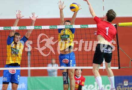 Volleyball Bundesliga. VBK Kelag Woerthersee Loewen Klagenfurt gegen SK Posojilnica Aich/Dob. Mark Kremer, (Woerthersee Loewen), Michal Hruska, Michal Petras  (Aich/Dob). Klagenfurt, 19.11.2016.
Foto: Kuess 
---
pressefotos, pressefotografie, kuess, qs, qspictures, sport, bild, bilder, bilddatenbank