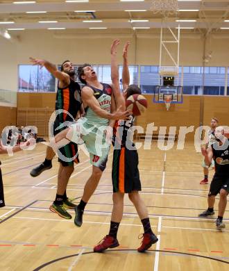 Basketball 2. Bundesliga. GD 7. Runde. Raiders Villach gegen Basket Flames.  Simon Finzgar,  (Villach), Alturban Dominik, Deimel Jakob (Basket Flames). Villach, am 20.11.2016.
Foto: Kuess
---
pressefotos, pressefotografie, kuess, qs, qspictures, sport, bild, bilder, bilddatenbank