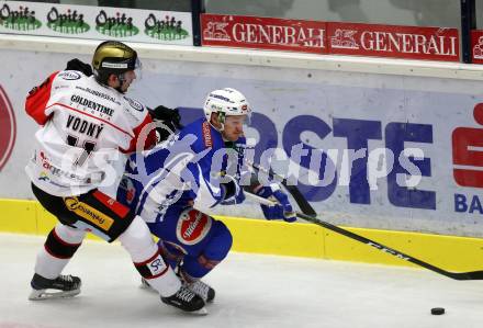 EBEL. Eishockey Bundesliga. VSV gegen	HC Orli Znojmo. Kevin Wehrs, (VSV), Michal Vodny  (Znojmo). Villach, am 25.11.2016.
Foto: Kuess

---
pressefotos, pressefotografie, kuess, qs, qspictures, sport, bild, bilder, bilddatenbank