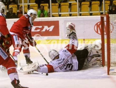 EBEL. Eishockey Bundesliga. KAC gegen 	HC Orli Znojmo. Matthew Neal,  (KAC), Marek Schwarz (Znojmo). Klagenfurt, am 2.12.2016.
Foto: Kuess

---
pressefotos, pressefotografie, kuess, qs, qspictures, sport, bild, bilder, bilddatenbank