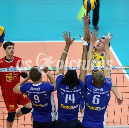 Volleyball Bundesliga. SK Posojilnica Aich/Dob gegen Hypo Tirol. Anestis Dalakouras (Aich/Dob), Martti Juhkami, Douglas Duarte Da Silva, Renee Teppan (Hypo Tirol). Bleiburg, 1.12.2016.
Foto: Kuess 
---
pressefotos, pressefotografie, kuess, qs, qspictures, sport, bild, bilder, bilddatenbank