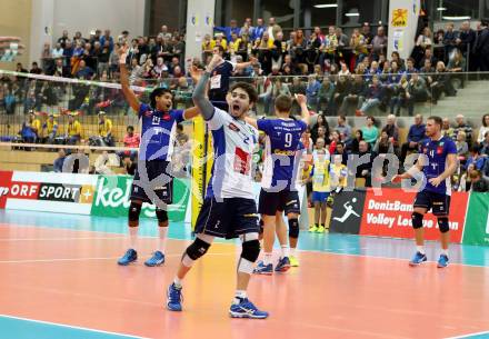 Volleyball Bundesliga. SK Posojilnica Aich/Dob gegen Hypo Tirol. Jubel Tirol. Bleiburg, 1.12.2016.
Foto: Kuess 
---
pressefotos, pressefotografie, kuess, qs, qspictures, sport, bild, bilder, bilddatenbank