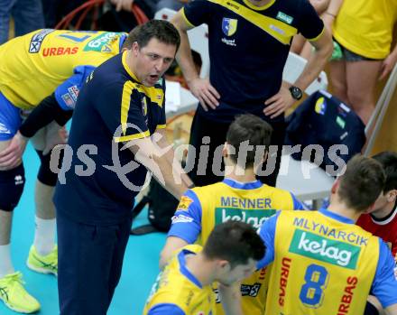 Volleyball Bundesliga. SK Posojilnica Aich/Dob gegen Hypo Tirol. Trainer Matjaz Hafner (Aich/Dob). Bleiburg, 1.12.2016.
Foto: Kuess 
---
pressefotos, pressefotografie, kuess, qs, qspictures, sport, bild, bilder, bilddatenbank