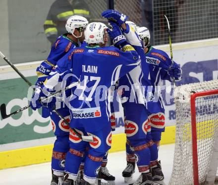 EBEL. Eishockey Bundesliga. VSV gegen	Moser Medical Graz99ers. Torjubel Jan Urbas, Dustin Johner, Jeremie Ouellet Blain, Samuel Labrecque (VSV). Villach, am 4.12.2016.
Foto: Kuess

---
pressefotos, pressefotografie, kuess, qs, qspictures, sport, bild, bilder, bilddatenbank