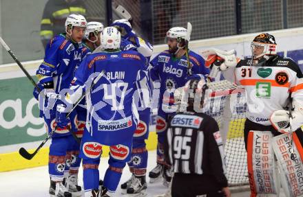 EBEL. Eishockey Bundesliga. VSV gegen	Moser Medical Graz99ers. Torjubel Jan Urbas, Dustin Johner, Jeremie Ouellet Blain, Samuel Labrecque (VSV). Villach, am 4.12.2016.
Foto: Kuess

---
pressefotos, pressefotografie, kuess, qs, qspictures, sport, bild, bilder, bilddatenbank