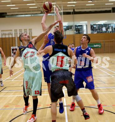 Basketball 2. Bundesliga. GD 9. Runde. Raiders Villach gegen D.C. Timberwolves. Ales Primc (Villach), Philipp DÂ´ANGELO, Peter HOFBAUER (D.C. Timberwolves). Villach, am 4.12.2016.
Foto: Kuess
---
pressefotos, pressefotografie, kuess, qs, qspictures, sport, bild, bilder, bilddatenbank