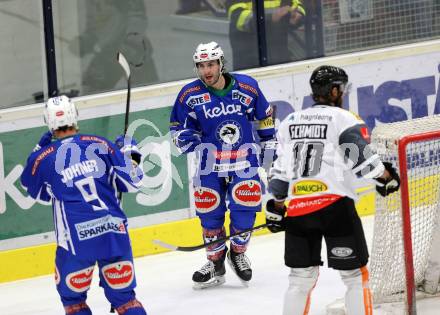 EBEL. Eishockey Bundesliga. VSV gegen	Dornbirner Eishockey Club. Torjubel Samuel Labrecque, Dustin Johner (VSV). Villach, am 9.12.2016.
Foto: Kuess

---
pressefotos, pressefotografie, kuess, qs, qspictures, sport, bild, bilder, bilddatenbank