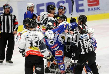 EBEL. Eishockey Bundesliga. VSV gegen	Dornbirner Eishockey Club. Rauferei Dustin Johner, (VSV), Brian Conelly  (Dornbirn). Villach, am 9.12.2016.
Foto: Kuess

---
pressefotos, pressefotografie, kuess, qs, qspictures, sport, bild, bilder, bilddatenbank