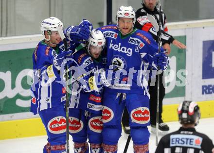 EBEL. Eishockey Bundesliga. VSV gegen	Dornbirner Eishockey Club. Torjubel Samuel Labrecque, Dustin Johner, Jan Urbas (VSV). Villach, am 9.12.2016.
Foto: Kuess

---
pressefotos, pressefotografie, kuess, qs, qspictures, sport, bild, bilder, bilddatenbank