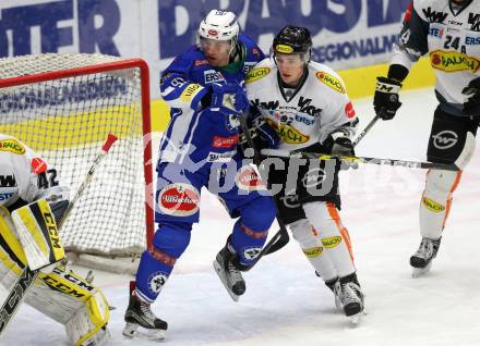 EBEL. Eishockey Bundesliga. VSV gegen	Dornbirner Eishockey Club. Evan McGrath, (VSV), Stefan Haeussle  (Dornbirn). Villach, am 9.12.2016.
Foto: Kuess

---
pressefotos, pressefotografie, kuess, qs, qspictures, sport, bild, bilder, bilddatenbank