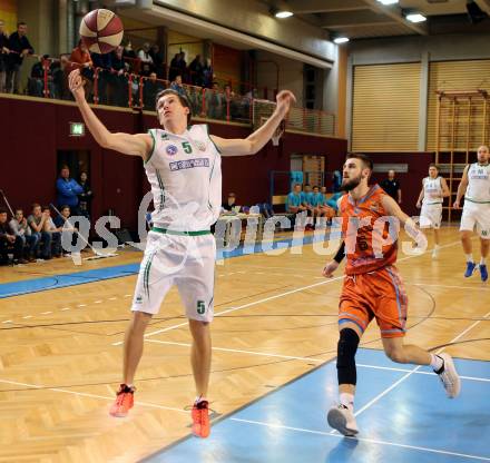 Basketball 2. Bundesliga. GD 10. Runde. KOS Celovec gegen Basket 2000 Vienna. Andi Smrtnik, (KOS Celovec), Stojan Radanovic (Basket 2000). Klagenfurt, am 10.12.2016.
Foto: Kuess
---
pressefotos, pressefotografie, kuess, qs, qspictures, sport, bild, bilder, bilddatenbank