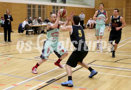 Basketball 2. Bundesliga. GD11. Runde. Raiders Villach gegen Woerthersee Piraten. Nino Gross,  (Villach), Edgar Allesch (Woerthersee Piraten). Villach, am 17.12.2016.
Foto: Kuess
---
pressefotos, pressefotografie, kuess, qs, qspictures, sport, bild, bilder, bilddatenbank