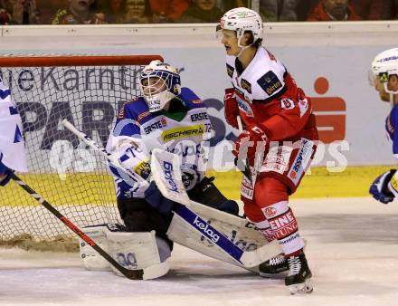 EBEL. Eishockey Bundesliga. KAC gegen 	VSV. Marco Richter, (KAC),  Lukas Herzog (VSV). Klagenfurt, am 18.12.2016.
Foto: Kuess

---
pressefotos, pressefotografie, kuess, qs, qspictures, sport, bild, bilder, bilddatenbank