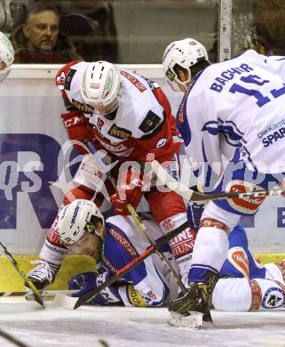 EBEL. Eishockey Bundesliga. KAC gegen 	VSV. Thomas Koch,  (KAC), David Kreuter, Stefan Bacher (VSV). Klagenfurt, am 18.12.2016.
Foto: Kuess

---
pressefotos, pressefotografie, kuess, qs, qspictures, sport, bild, bilder, bilddatenbank