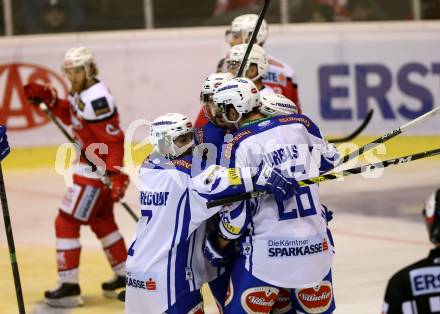 EBEL. Eishockey Bundesliga. KAC gegen 	VSV. Torjubel Ouelet Blain Jeremie, Corey Locke, Jan Urbas, Samuel Labrecque (VSV). Klagenfurt, am 18.12.2016.
Foto: Kuess

---
pressefotos, pressefotografie, kuess, qs, qspictures, sport, bild, bilder, bilddatenbank