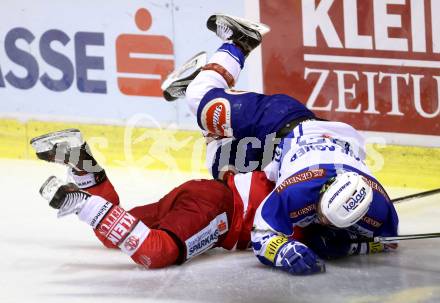 EBEL. Eishockey Bundesliga. KAC gegen 	VSV. Thomas Koch,  (KAC), Markus Schlacher (VSV). Klagenfurt, am 18.12.2016.
Foto: Kuess

---
pressefotos, pressefotografie, kuess, qs, qspictures, sport, bild, bilder, bilddatenbank