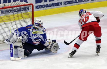 EBEL. Eishockey Bundesliga. VSV gegen	EC Red Bull Salzburg	. Olivier Roy,  (VSV), Raphael Herburger (Salzburg). Villach, am 20.12.2016.
Foto: Kuess

---
pressefotos, pressefotografie, kuess, qs, qspictures, sport, bild, bilder, bilddatenbank