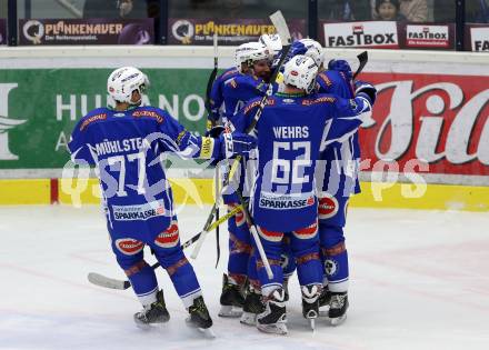 EBEL. Eishockey Bundesliga. VSV gegen	EC Red Bull Salzburg	. Torjubel Nico Brunner, Daniel Nageler, Kevin Wehrs, Florian Muehlstein (VSV). Villach, am 20.12.2016.
Foto: Kuess

---
pressefotos, pressefotografie, kuess, qs, qspictures, sport, bild, bilder, bilddatenbank