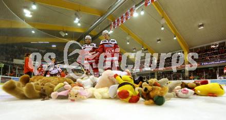 EBEL. Eishockey Bundesliga. KAC gegen 	HDD Olimpija Ljubljana. Teddybeartoss. Matthew Neal, Marco Richter (KAC). Klagenfurt, am 23.12.2016.
Foto: Kuess

---
pressefotos, pressefotografie, kuess, qs, qspictures, sport, bild, bilder, bilddatenbank