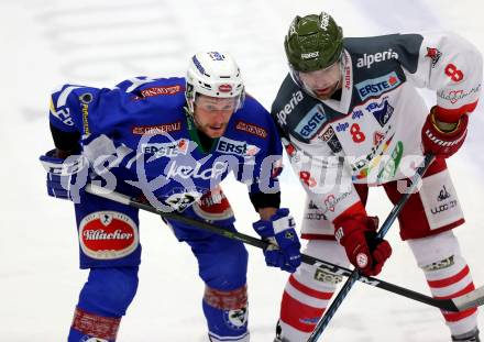 EBEL. Eishockey Bundesliga. VSV gegen	HCB Suedtirol Alperia. Jan Urbas,  (VSV), Marco Insam (Bozen). Villach, am 26.12.2016.
Foto: Kuess

---
pressefotos, pressefotografie, kuess, qs, qspictures, sport, bild, bilder, bilddatenbank