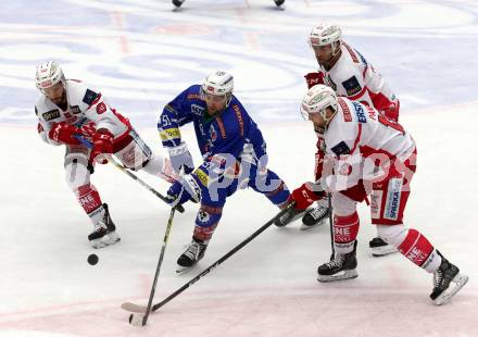 EBEL. Eishockey Bundesliga. VSV gegen	KAC.  Eric Hunter (VSV), Thomas Koch, Ziga Pance, Mark Popovic  (KAC). Villach, am 28.12.2016.
Foto: Kuess

---
pressefotos, pressefotografie, kuess, qs, qspictures, sport, bild, bilder, bilddatenbank