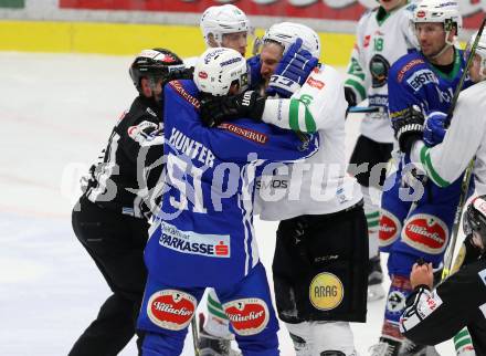 EBEL. Eishockey Bundesliga. VSV gegen	HDD Olimpija Ljubljana. Eric Hunter, (VSV), Bostjan Groznik (Laibach). Villach, am 30.12.2016.
Foto: Kuess

---
pressefotos, pressefotografie, kuess, qs, qspictures, sport, bild, bilder, bilddatenbank