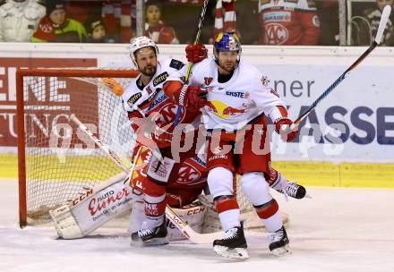 EBEL. Eishockey Bundesliga. KAC gegen 	EC Red Bull Salzburg. Thomas Koch,  (KAC), Bill Thomas (Salzburg). Klagenfurt, am 3.1.2017.
Foto: Kuess

---
pressefotos, pressefotografie, kuess, qs, qspictures, sport, bild, bilder, bilddatenbank