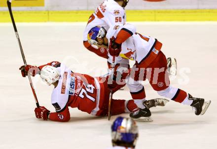 EBEL. Eishockey Bundesliga. KAC gegen 	EC Red Bull Salzburg. Jamie Lundmark, (KAC),  John Hughes (Salzburg). Klagenfurt, am 3.1.2017.
Foto: Kuess

---
pressefotos, pressefotografie, kuess, qs, qspictures, sport, bild, bilder, bilddatenbank