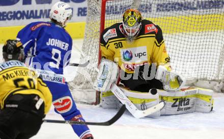 EBEL. Eishockey Bundesliga. VSV gegen	UPC Vienna Capitals. Dustin Johner, (VSV), David Kickert  (Vienna Capitals). Villach, am 6.1.2017.
Foto: Kuess

---
pressefotos, pressefotografie, kuess, qs, qspictures, sport, bild, bilder, bilddatenbank