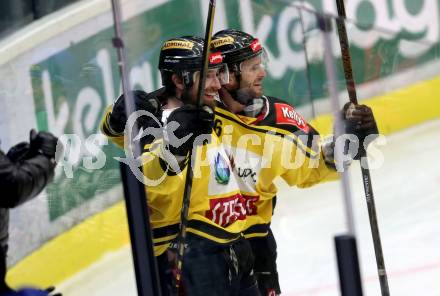 EBEL. Eishockey Bundesliga. VSV gegen	UPC Vienna Capitals.  Torjubel Andreas Noedl, Macgregor Sharp (Vienna Capitals). Villach, am 6.1.2017.
Foto: Kuess

---
pressefotos, pressefotografie, kuess, qs, qspictures, sport, bild, bilder, bilddatenbank