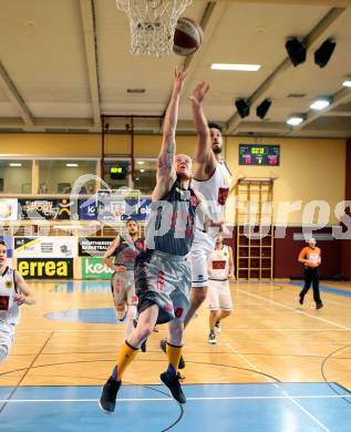 Basketball 2. Bundesliga. GD 12. Runde. Woerthersee Piraten gegen Raiders Villach. Daniel Gspandl,  (Piraten), Nino Gross (Raiders). Klagenfurt, am 7.1.2017.
Foto: Kuess
---
pressefotos, pressefotografie, kuess, qs, qspictures, sport, bild, bilder, bilddatenbank