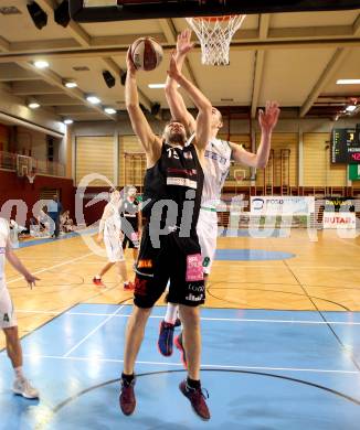 Basketball 2. Bundesliga. GD 12. Runde. KOS Celovec gegen Mattersburg Rocks. Jakob Strazar,  (KOS Celovec), Ramiz Suljanovic (Mattersburg). Klagenfurt, am 8.1.2017.
Foto: Kuess
---
pressefotos, pressefotografie, kuess, qs, qspictures, sport, bild, bilder, bilddatenbank