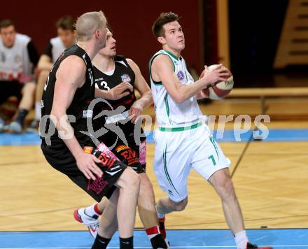 Basketball 2. Bundesliga. GD 12. Runde. KOS Celovec gegen Mattersburg Rocks. Peter Papic,  (KOS Celovec), Corey Hallett, Benjamin Bernleithner (Mattersburg). Klagenfurt, am 8.1.2017.
Foto: Kuess
---
pressefotos, pressefotografie, kuess, qs, qspictures, sport, bild, bilder, bilddatenbank