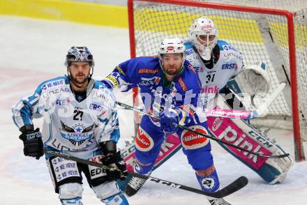 EBEL. Eishockey Bundesliga. VSV gegen	EHC Liwest Black Wings Linz.  Olivier Latendresse,  (VSV), Bernhard Fechtig, Florian Janny (Linz). Villach, am 11.1.2017.
Foto: Kuess

---
pressefotos, pressefotografie, kuess, qs, qspictures, sport, bild, bilder, bilddatenbank