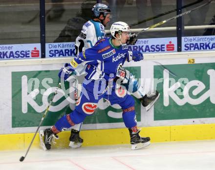 EBEL. Eishockey Bundesliga. VSV gegen	EHC Liwest Black Wings Linz.  Miha Verlic,  (VSV), Patrick Spannring (Linz). Villach, am 11.1.2017.
Foto: Kuess

---
pressefotos, pressefotografie, kuess, qs, qspictures, sport, bild, bilder, bilddatenbank