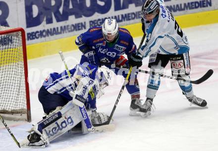 EBEL. Eishockey Bundesliga. VSV gegen	EHC Liwest Black Wings Linz.  Olivier Roy, Kevin Wehrs,  (VSV), Curtis Loik (Linz). Villach, am 11.1.2017.
Foto: Kuess

---
pressefotos, pressefotografie, kuess, qs, qspictures, sport, bild, bilder, bilddatenbank