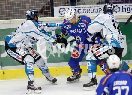 EBEL. Eishockey Bundesliga. VSV gegen	EHC Liwest Black Wings Linz.  Erik Hunter,  (VSV),  Mario Altmann, Marc Andre Dorion (Linz). Villach, am 11.1.2017.
Foto: Kuess

---
pressefotos, pressefotografie, kuess, qs, qspictures, sport, bild, bilder, bilddatenbank