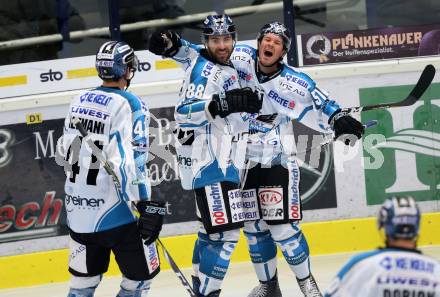 EBEL. Eishockey Bundesliga. VSV gegen	EHC Liwest Black Wings Linz.  Torjubel Rob Hisey, Dan DaSilva, Mario Altmann (Linz). Villach, am 11.1.2017.
Foto: Kuess

---
pressefotos, pressefotografie, kuess, qs, qspictures, sport, bild, bilder, bilddatenbank