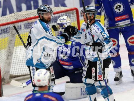 EBEL. Eishockey Bundesliga. VSV gegen	EHC Liwest Black Wings Linz.  Torjubel Dan DaSilva, Rob Hisey (Linz). Villach, am 11.1.2017.
Foto: Kuess

---
pressefotos, pressefotografie, kuess, qs, qspictures, sport, bild, bilder, bilddatenbank