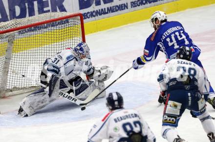 EBEL. Eishockey Bundesliga. VSV gegen	Fehervar AV 19. Olivier Latendresse,  (VSV), Miklos Rajna (Alba Volan). Villach, am 13.1.2017.
Foto: Kuess

---
pressefotos, pressefotografie, kuess, qs, qspictures, sport, bild, bilder, bilddatenbank