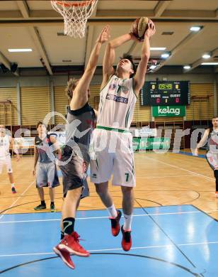 Basketball 2. Bundesliga. GD 13. Runde. KOS Celovec gegen Villach Raiders.  Peter Papic (KOS), Timi Huber (Villach). Klagenfurt, am 14.1.2017.
Foto: Kuess
---
pressefotos, pressefotografie, kuess, qs, qspictures, sport, bild, bilder, bilddatenbank