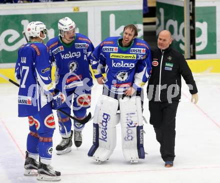 EBEL. Eishockey Bundesliga. VSV gegen	HDD Olimpija Ljubljana. Olivier Roy (verletzt), Stefan Bacher,  Jeremie Blain (VSV). Villach, am 20.1.2017.
Foto: Kuess

---
pressefotos, pressefotografie, kuess, qs, qspictures, sport, bild, bilder, bilddatenbank