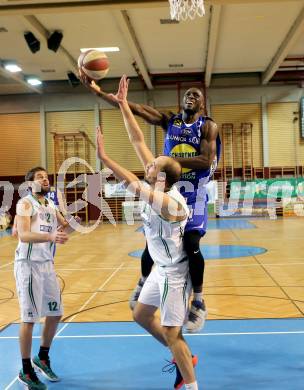 Basketball. OEBV Cup. KOS Celovec gegen Swans Gmunden. Jakob Strazar,  (KOS Celovec), Michael Ojo (Gmunden). Klagenfurt, am 20.1.2017.
Foto: Kuess
---
pressefotos, pressefotografie, kuess, qs, qspictures, sport, bild, bilder, bilddatenbank