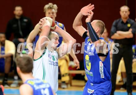 Basketball. OEBV Cup. KOS Celovec gegen Swans Gmunden. Vjeran Soldo,  (KOS Celovec), Tilo Klette (Gmunden). Klagenfurt, am 20.1.2017.
Foto: Kuess
---
pressefotos, pressefotografie, kuess, qs, qspictures, sport, bild, bilder, bilddatenbank