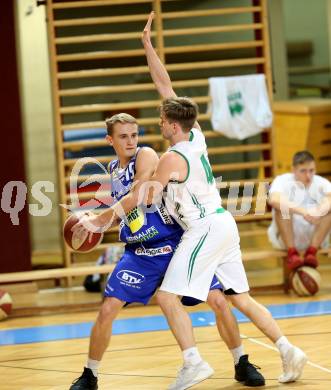 Basketball. OEBV Cup. KOS Celovec gegen Swans Gmunden. Ziga Erculj,  (KOS Celovec), Simon Kasparet (Gmunden). Klagenfurt, am 20.1.2017.
Foto: Kuess
---
pressefotos, pressefotografie, kuess, qs, qspictures, sport, bild, bilder, bilddatenbank