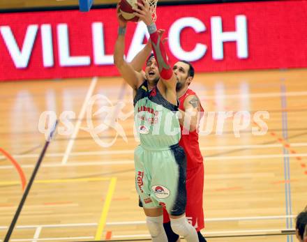 Basketball. OEBV Cup. Raiders Villach gegen WBC Wels. Marko Kolaric, (Villach),  Ales Chan (Wels). Villach, am 21.1.2017.
Foto: Kuess
---
pressefotos, pressefotografie, kuess, qs, qspictures, sport, bild, bilder, bilddatenbank