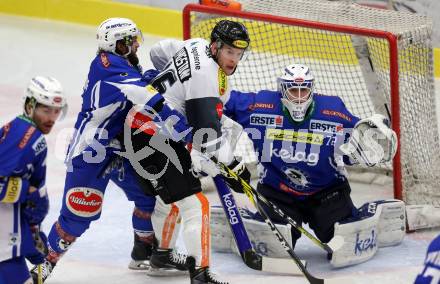 EBEL. Eishockey Bundesliga. VSV gegen	Dornbirner Eishockey Club. Samuel Labrecque, Lukas Herzog,  (VSV), James Livingston (Dornbirn). Villach, am 27.1.2017.
Foto: Kuess

---
pressefotos, pressefotografie, kuess, qs, qspictures, sport, bild, bilder, bilddatenbank