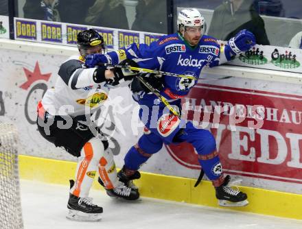 EBEL. Eishockey Bundesliga. VSV gegen	Dornbirner Eishockey Club.  Miha Verlic,  (VSV), Olivier Magnan (Dornbirn). Villach, am 27.1.2017.
Foto: Kuess

---
pressefotos, pressefotografie, kuess, qs, qspictures, sport, bild, bilder, bilddatenbank