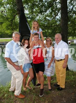 Wildwassersport. Kajak, Kanu. Kurt Steiner, Schwester Antonia, Felix Oschmautz, Schwester Emma, Mutter Sigrid, Helmar Steindl. Klagenfurt, am 18.7.2016.
Foto: Kuess
---
pressefotos, pressefotografie, kuess, qs, qspictures, sport, bild, bilder, bilddatenbank