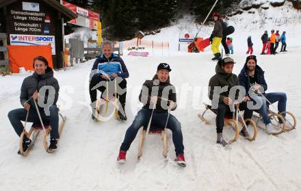 Fussball Bundesliga. RZ Pellets WAC. Autogrammstunde. Schitag. Philip Hellquist, Trainer Heimo Pfeifenberger, Christopher Wernitznig, Stephan Palla, Manuel Seidl. Koralpe, am 9.2.2016.
Foto: Kuess
---
pressefotos, pressefotografie, kuess, qs, qspictures, sport, bild, bilder, bilddatenbank